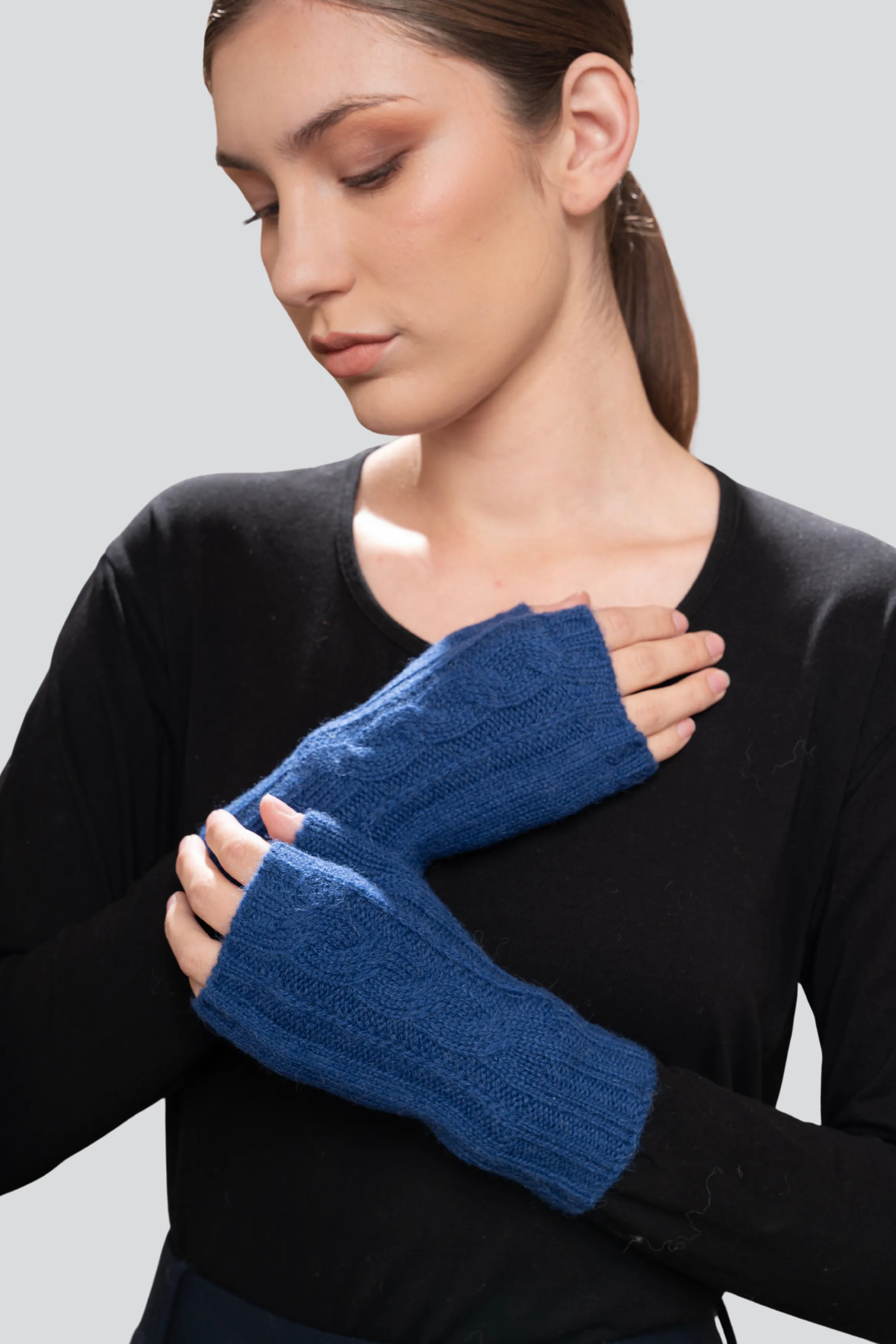 Alpaca Wristwarmers - Image 4